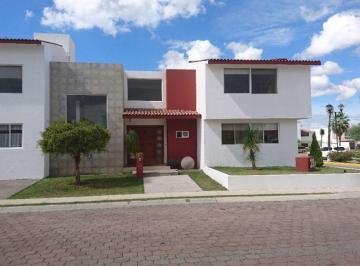 Casa de 5 habitaciones, San Juan del Río · Casa 5 Recamaras Dentro de Fraccionamiento en Esquina