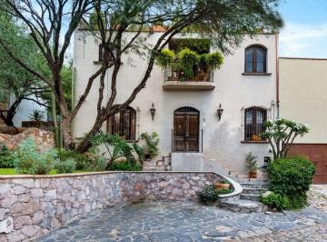 Casa de 4 habitaciones, San Miguel de Allende · Casa Estilo Colonial en El Obraje, a Espaldas de Fábrica La Aurora en San Miguel de Allende