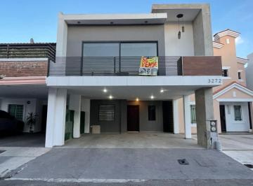 Casa · 205m² · 3 Recámaras · 2 Estacionamientos · Casa en Venta en Priv. Stanza Toscana