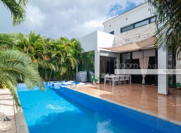 Casa · 525m² · 5 Recámaras · 6 Estacionamientos · Casa en Puerto Aventuras