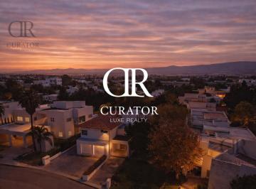 Casa · 548m² · 3 Recámaras · 6 Estacionamientos · Casa en Venta en El Campanario, Queretaro
