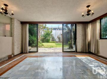 Casa · 517m² · 4 Recámaras · 6 Estacionamientos · Casa en Venta con Jardin y 4 Recamaras en Col. del Valle