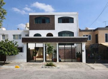 Casa de 5 habitaciones, Guadalajara · Casa en Venta en Colonia Independencia. Guadalajara, Jalisco