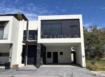 Casa · 260m² · 3 Recámaras · 2 Estacionamientos · Casa en Venta | Las Esmeraldas | Monterrey, Nl