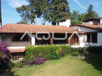 Casa de 4 habitaciones, Valle de Bravo · Casa Clasica Frente Al Campo de Golf Avandaro