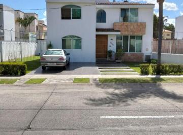 Casa de 2 habitaciones, Zapopan · Casa en Venta en Jardín Real - Boulevard Jardín Real 2331