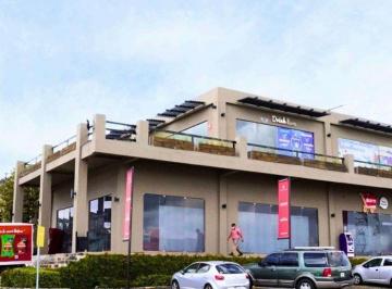 32b78a11a2b3c9f056e0ccfe346c8bf0e5d6d0b1dbf1c8627d3534b4eb0dbf49 · Local Comercial en Plaza Zákia, Querétaro