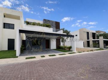 Casa · 291m² · 4 Recámaras · 2 Estacionamientos · Casa en Fraccionamiento Vía Cumbres