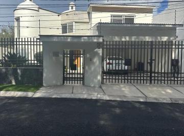 Casa · 3 Recámaras · 4 Estacionamientos · Casa en Juriquilla