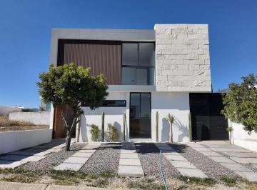 Casa · 4 Recámaras · 2 Estacionamientos · Casa en Juriquilla