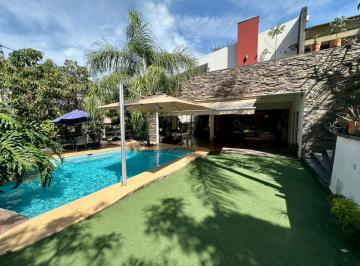 Casa de 6 habitaciones, Zapopan · Las Cañadas Casa con Alberca, Amplias Terrazas, Jardines y Bonitas Vistas.
