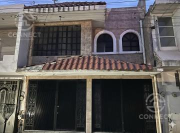 Casa · 220m² · 4 Recámaras · Venta Casa en Agua Azul