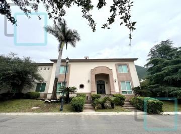 Casa · 773m² · 4 Recámaras · 7 Estacionamientos · Casa en Venta Portal del Huajuco Zona Carretera Nacional Monterrey
