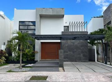 Casa en condominio · 376m² · 4 Recámaras · 3 Estacionamientos · Casa en Venta en Cancun en Residencial Lagos del Sol