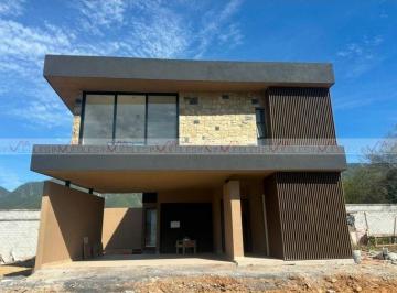 Casa · 285m² · 3 Recámaras · 2 Estacionamientos · Casa en Venta en Santiago