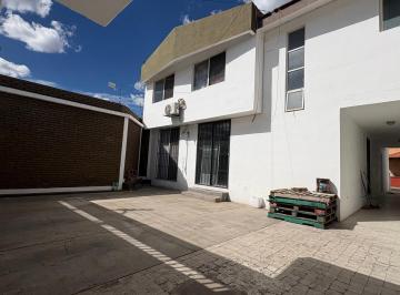 Casa uso de suelo · 275m² · 3 Estacionamientos · Amplia Casa Comercial en Renta Sobre Calle Pino Suarez - (4)