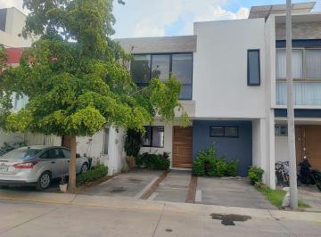 Casa de 4 habitaciones, Zapopan · Casa en Venta en Coto Sendas Residencial
