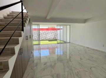 Casa de 4 habitaciones, Corregidora · Casa Cuatro Recámaras en Corregidora