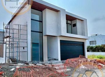 Casa · 3 Recámaras · 2 Estacionamientos · Casa en Venta en Frac. Punta Tiburón