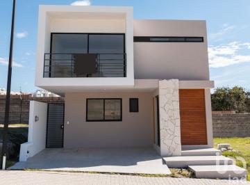 Casa · 207m² · 3 Recámaras · 2 Estacionamientos · Casa en Venta en Haras del Bosque Amozoc Puebla