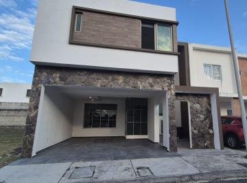 Casa · 238m² · 3 Recámaras · 2 Estacionamientos · Lomas de La Rioja, Casa en Venta con Grandes Espacios