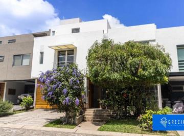 Casa en condominio de 4 habitaciones, Zapopan · Casa en Renta en Coto Novaterra, Valle Real