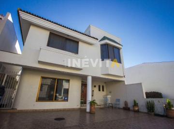 Casa de 5 habitaciones, Zapopan · Residencia en Venta en Fraccionamiento Virreyes, Zapopan Jalisco