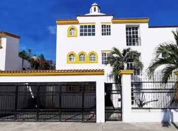 Casa · 327m² · 3 Recámaras · 2 Estacionamientos · Casa con 3 Departamentos en Venta – Sm17 Cancún – Ideal Para Inversión