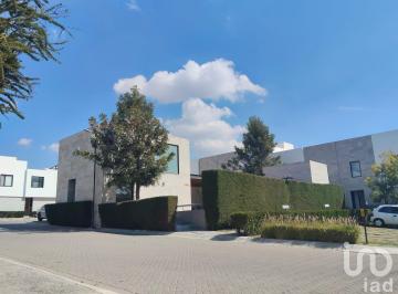 Casa · 194m² · 2 Recámaras · 2 Estacionamientos · Casa en Venta en El Refugio, El Marqués, Querétaro