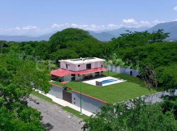 Casa · 280m² · 4 Recámaras · Casa de Campo con Alberca en Fraccionamiento Buenos Aires