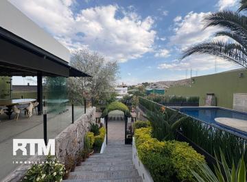 Villa · 1400m² · 4 Recámaras · 7 Estacionamientos · Casa de Campo en Venta en Tierra Blanca, Muy Cerca de The Park