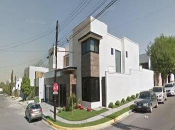 Casa de 5 habitaciones, San Pedro Garza García · Recuperacion Bancaria en Nuevo León