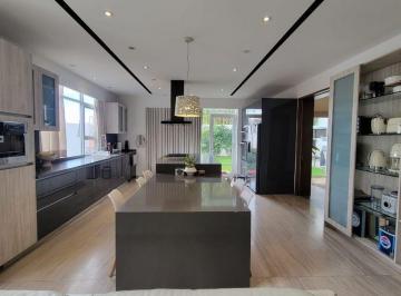 Casa en condominio de 3 habitaciones, Huixquilucan · Casa en Venta en Lomas Country Club