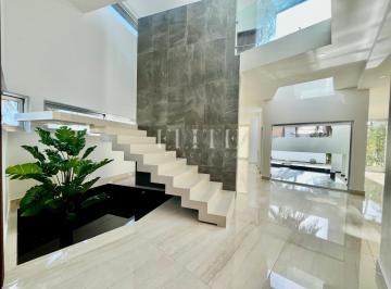 Casa · 440m² · 3 Recámaras · 4 Estacionamientos · Casa en Venta en Isla Dorada Zona Hotelera