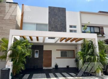 Casa · 3 Recámaras · 2 Estacionamientos · Casa en Venta, Fracc. Arbolada, Cancún, Q. Roo Clau135
