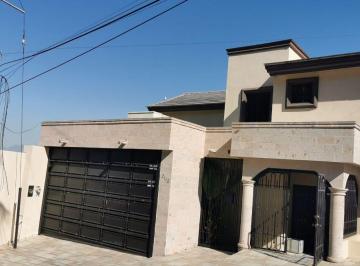 Casa de 3 habitaciones, Guadalupe · Amplia Residencia en Contry La Silla 3 Recamaras, Vista Panoramica
