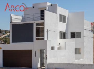 Casa · 3 Recámaras · 2 Estacionamientos · ???