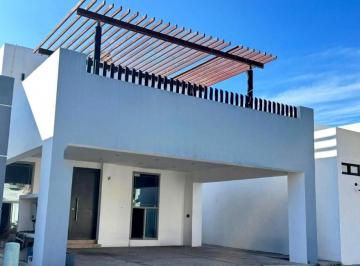 Casa · 203m² · 3 Recámaras · 2 Estacionamientos · Casa en Fraccionamiento Sábalo Cerritos