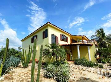 Casa · 344m² · 3 Recámaras · 3 Estacionamientos · Casa en Venta en Rancho Neptuno, Puerto Escondido