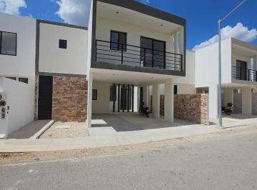 Casa · 247m² · 3 Recámaras · 2 Estacionamientos · Venta Casa Entrega Inmediata 3 Recámaras, Piscina, Cochera Techada