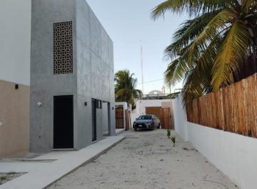 Casa · 165m² · 2 Recámaras · 1 Estacionamiento · Venta Casa de 2 Recámaras con Rooftop a 190 m del Mar Chelem Puerto
