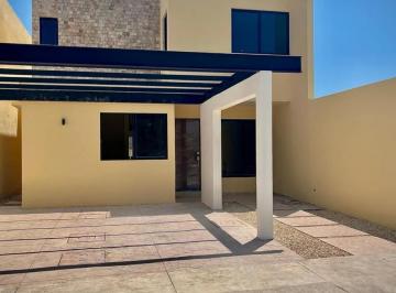 Casa · 175m² · 3 Recámaras · 2 Estacionamientos · Venta Hermosa Casa 3 Recámaras Patio y Piscina Pinos del Norte Zona Altabrisa