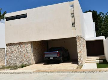 Casa en condominio · 313m² · 3 Recámaras · 2 Estacionamientos · Venta Casa con Recámara en Pb Alberca y Amenidades Privada Kinish Cholul