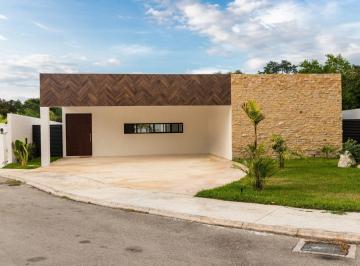 Casa · 300m² · 3 Recámaras · 3 Estacionamientos · Venta Casa Equipada 3 Habitaciones Privada La Rejoyada Merida Entrega Inmediata