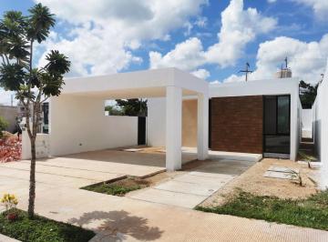 Casa en condominio · 166m² · 3 Recámaras · 2 Estacionamientos · Venta Inmediata Casa 1 Planta 3 Recámaras, alberca y Amenidades en Cholul