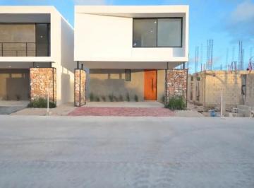 Casa · 182m² · 3 Recámaras · 2 Estacionamientos · Venta de Casa 3 Recamaras Alberca Amenidades en Conkal