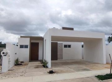 Casa · 248m² · 3 Recámaras · 2 Estacionamientos · Casa en Venta 3 Recamaras, 5 Baños en Privada Residencial en Cholul