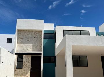 Casa en condominio · 273m² · 4 Recámaras · 3 Estacionamientos · Casa en Venta 4 Recamaras Alberca y Cochera Priv. Manantiales del Mayab Conkal