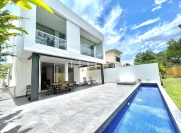 Casa · 366m² · 4 Recámaras · 2 Estacionamientos · Casa en Renta en Lagos del Sol