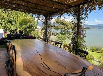Casa de 4 habitaciones, Valle de Bravo · Casa en Renta con Vista Al Lago